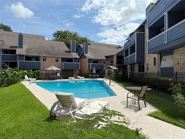 Building Photo - 2500 Burleson Rd