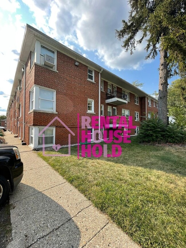 Building Photo - 2 Bedroom 1 Bath Condo-Security Deposit Sl...