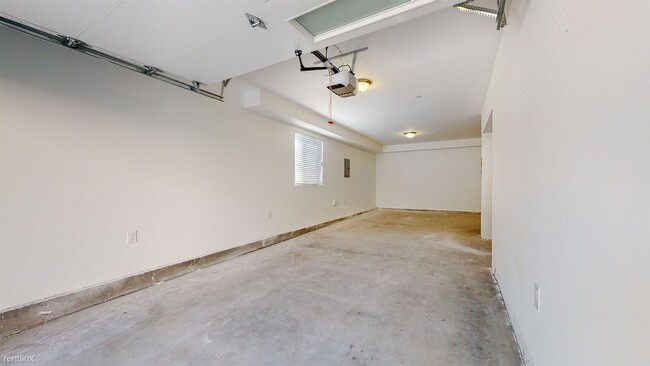 Building Photo - 3 br, 3 bath 4plex - 4454 Turquoise Street...