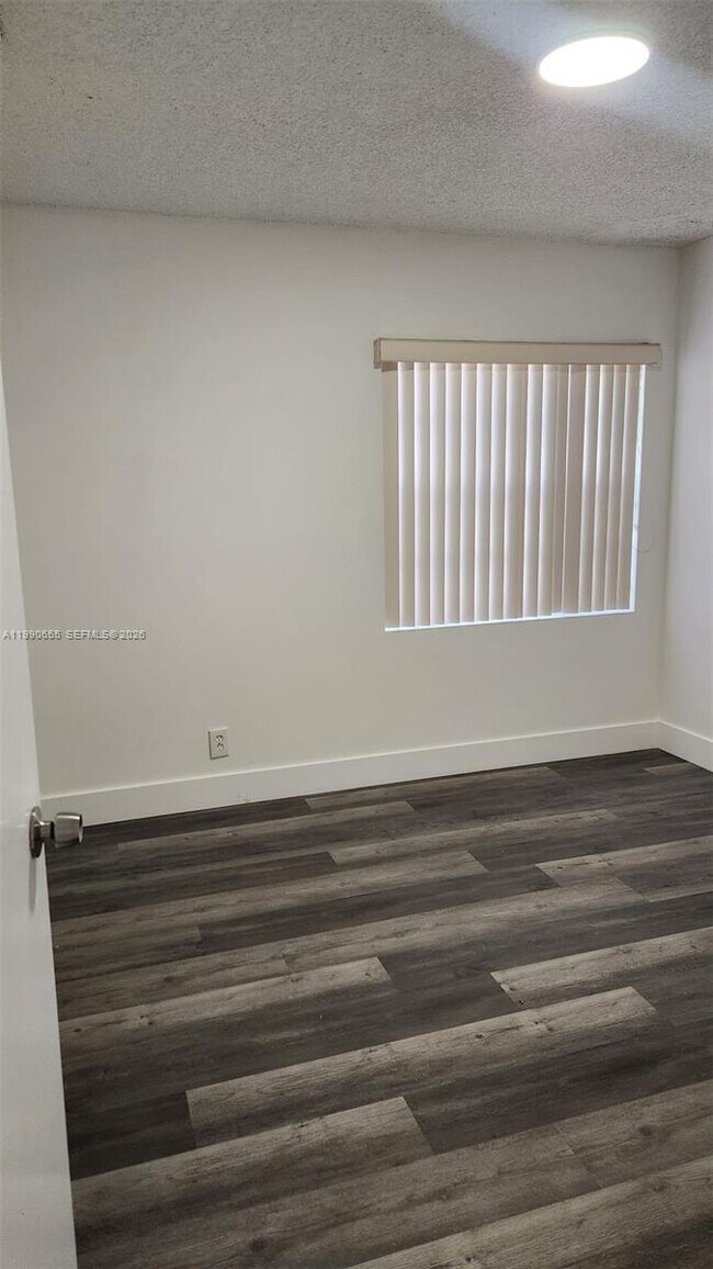 Building Photo - 1365 Springside Dr