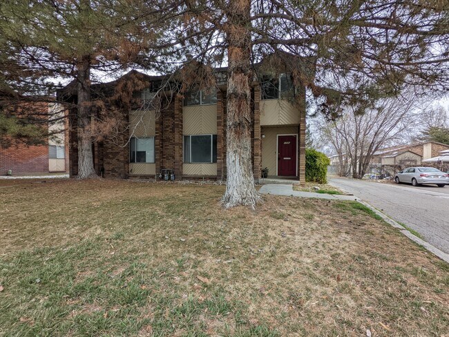 Building Photo - 1728 N 550 W