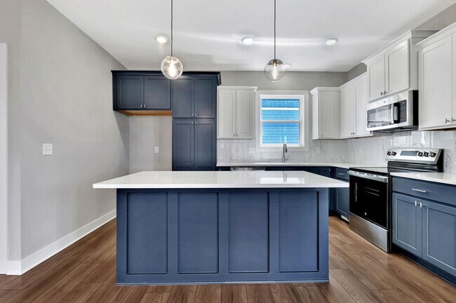 Building Photo - Victorian Charm Meets Modern Living in Mai...