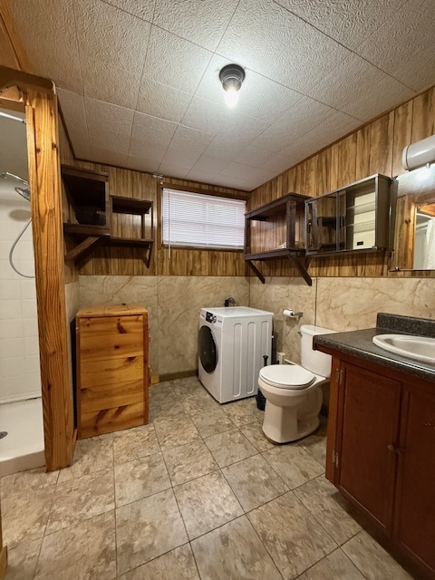 Primary Bath/Laundry - 1172 Arthur Ln