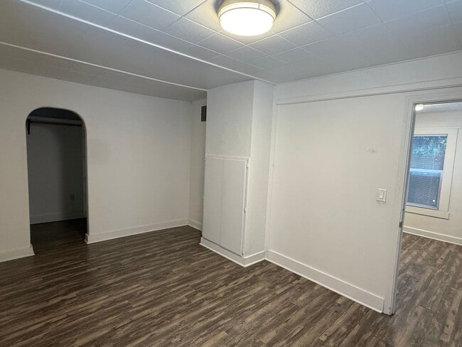 Building Photo - Downtown Bend Darling Cottage – Walk to Everything!