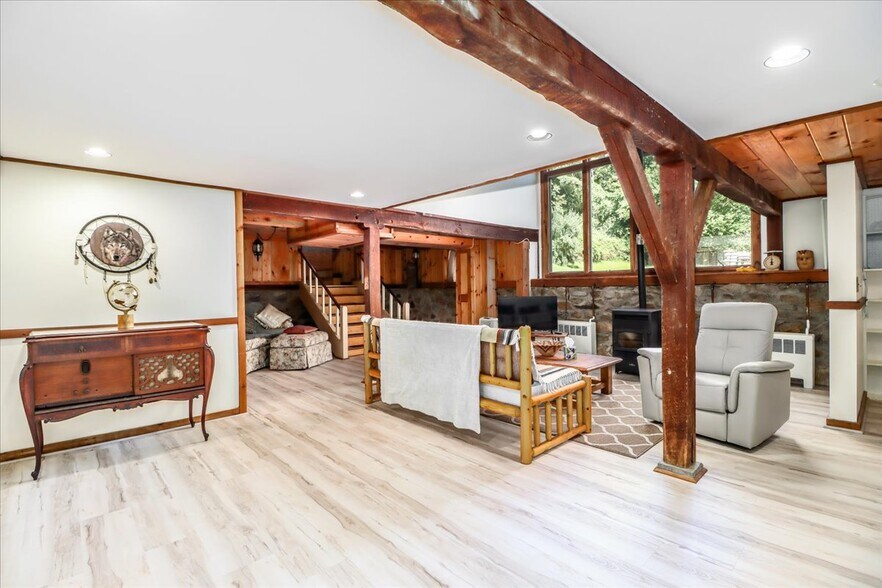 Building Photo - 155 Squash Hollow Rd