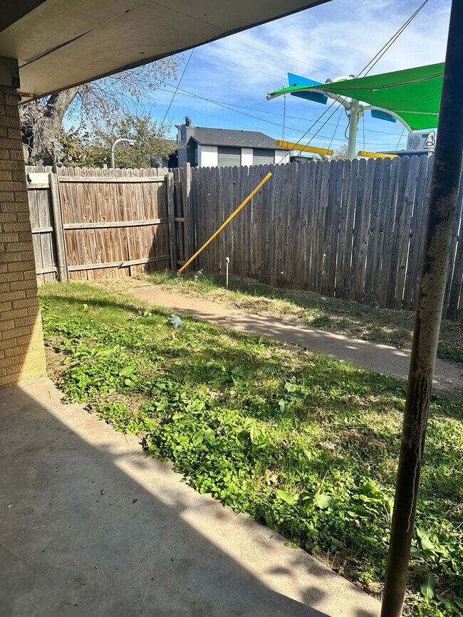 Building Photo - 2319 NW Bell Ave