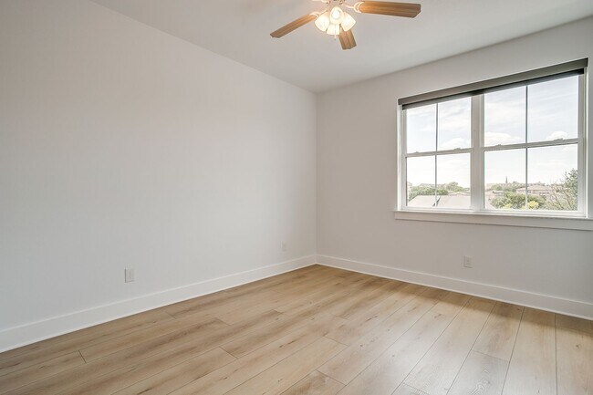 Building Photo - 2811 Forest Park Blvd