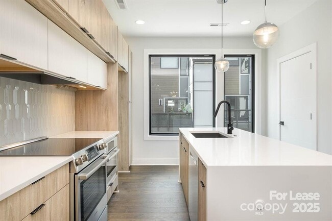 Building Photo - 1225 Minter Pl