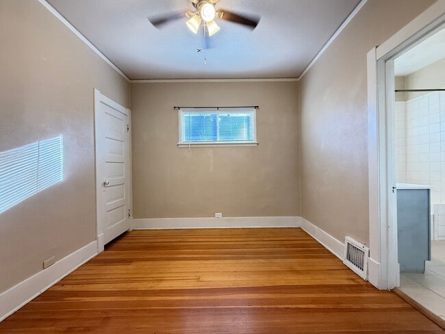 Building Photo - 408 E Del Norte St