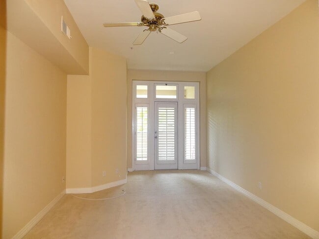 Building Photo - "Luxurious 2-Bed, 3-Bath Retreat with Granite Countertops in San Diego's Heart - 1460 Sq Ft of El...