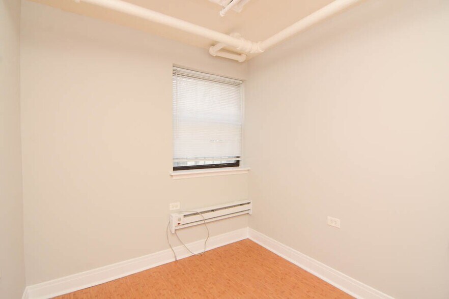 Building Photo - 5736 N Winthrop Ave