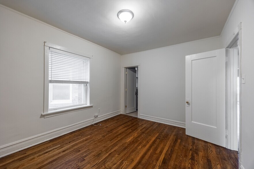 Building Photo - 1432 W Jonquil Ter