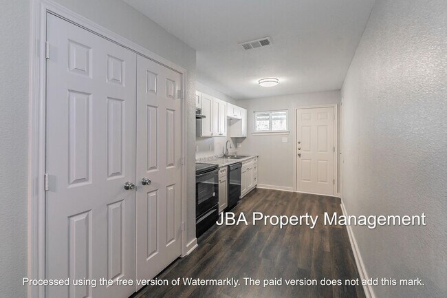 Building Photo - 3515 Selk Ave