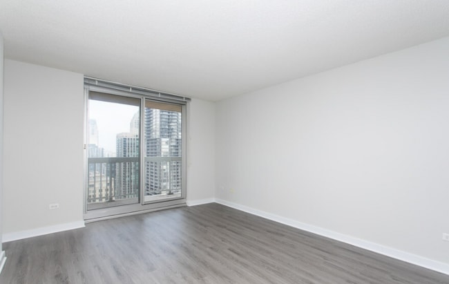 Building Photo - 544 N State St