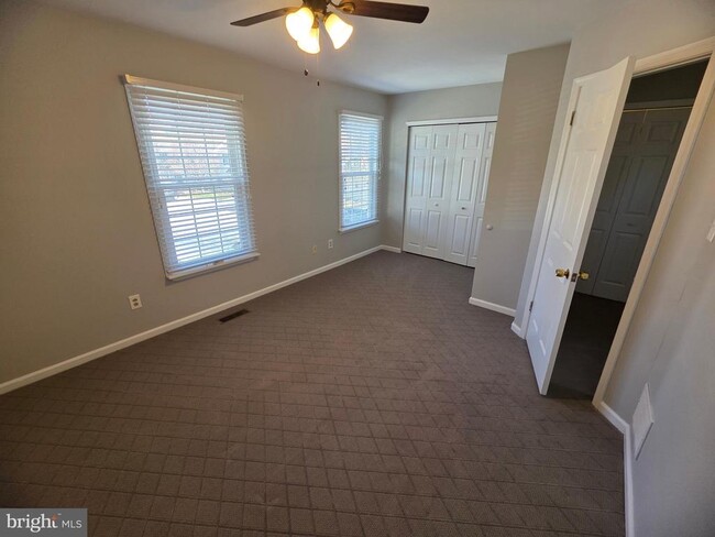 Building Photo - 307 Meadow Ct