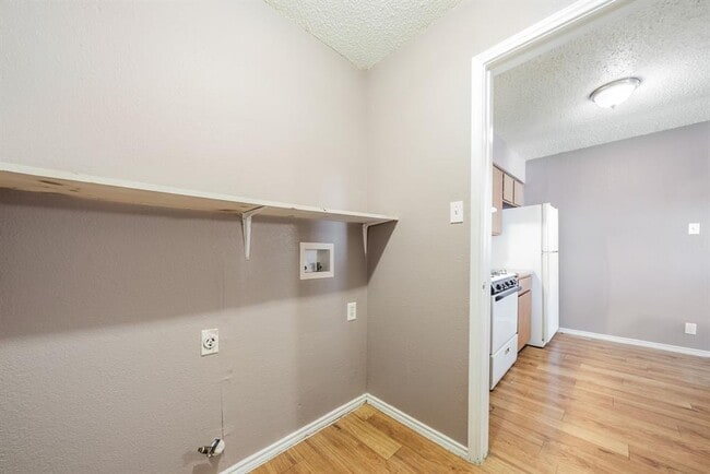 Building Photo - 5807 Spring Meadow Rd