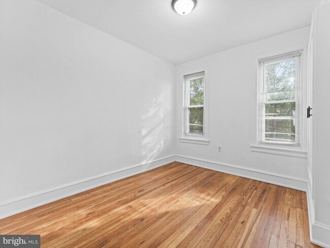 Building Photo - 1618 S 54th St