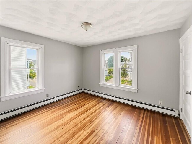 Building Photo - 362 Weeden St