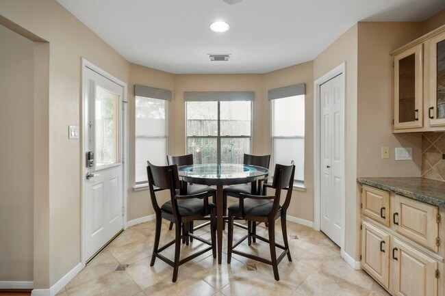 Building Photo - 9631 Bavaria Dr