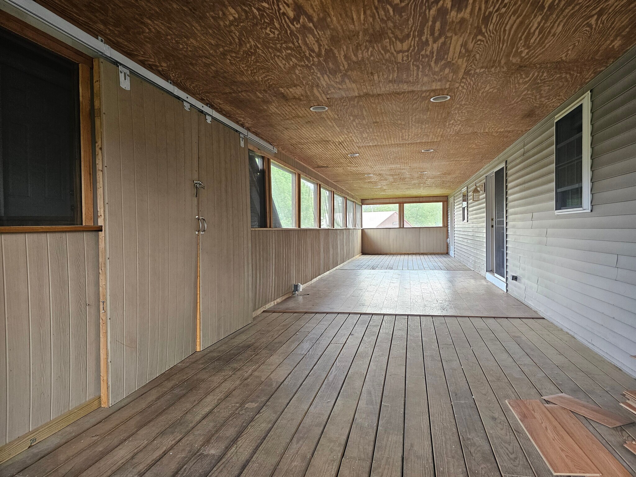 Building Photo - 585 High St