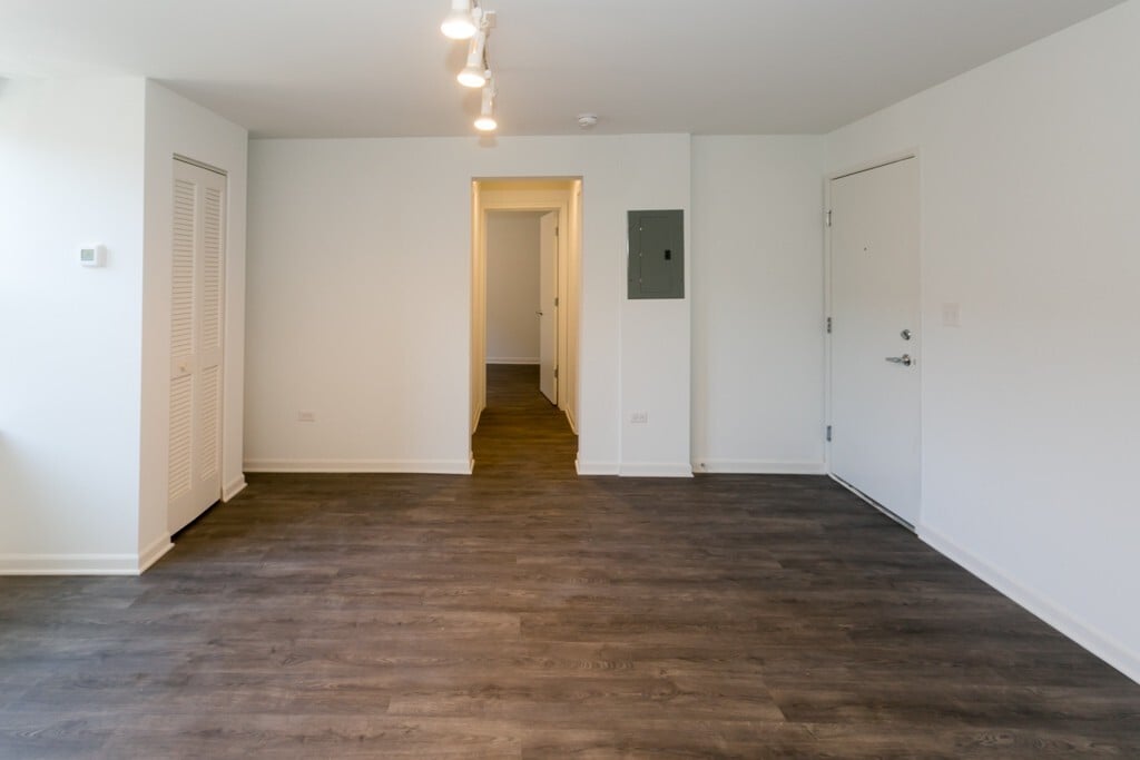 Building Photo - 940 W Winona St