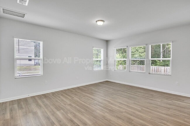 Building Photo - 840 McKenzie Pk Ter