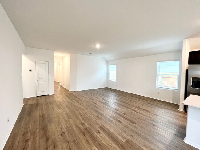 Building Photo - Jarrell Home For Lease