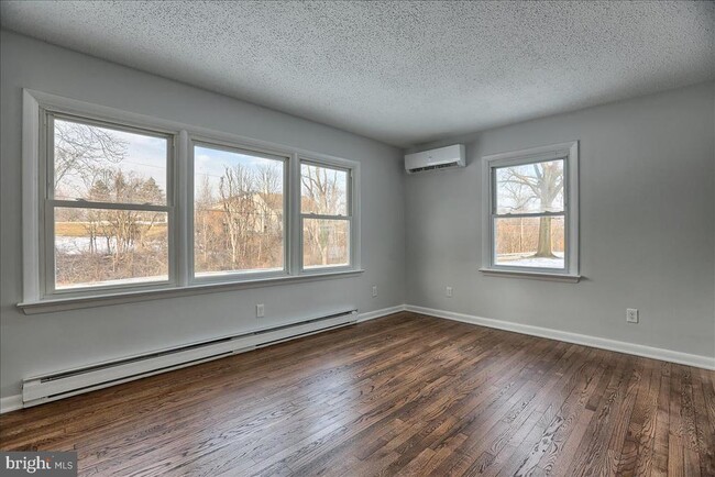 Building Photo - 164 N Fairville Ave