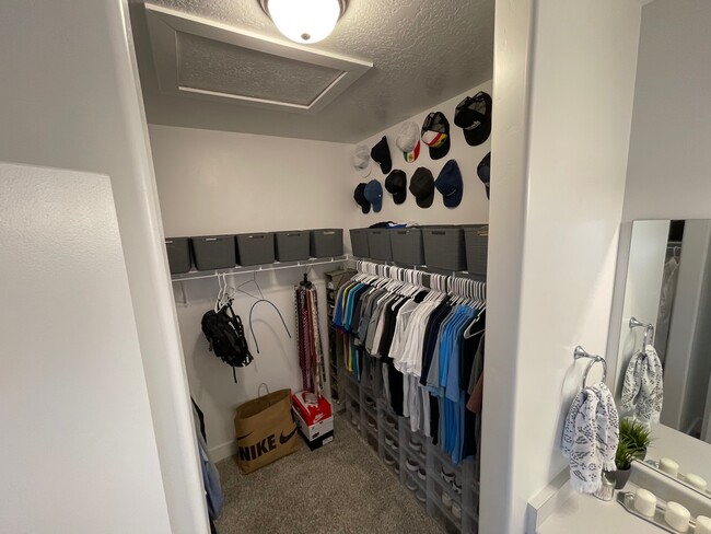 Walk-in Closet - 347 W 785 N