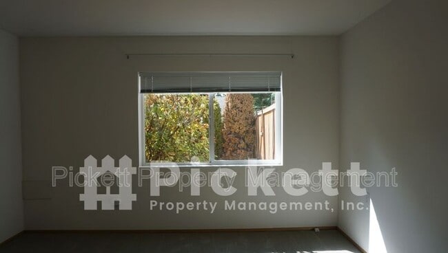 Building Photo - 11615 Breckenridge Ln NW