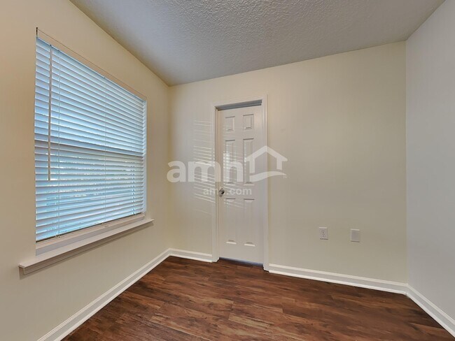 Building Photo - 105 Redrock Ct