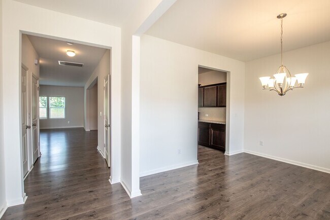 Building Photo - BEAUTIFUL 4 bedroom Single Family Home for...