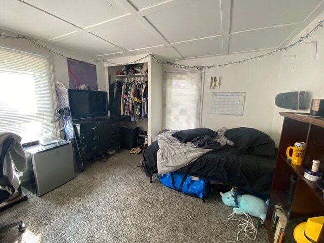 Building Photo - $625 | ROOMMATE WANTED | 7 Bedroom, 3 Bathroom House | Available for Immediate Move-In