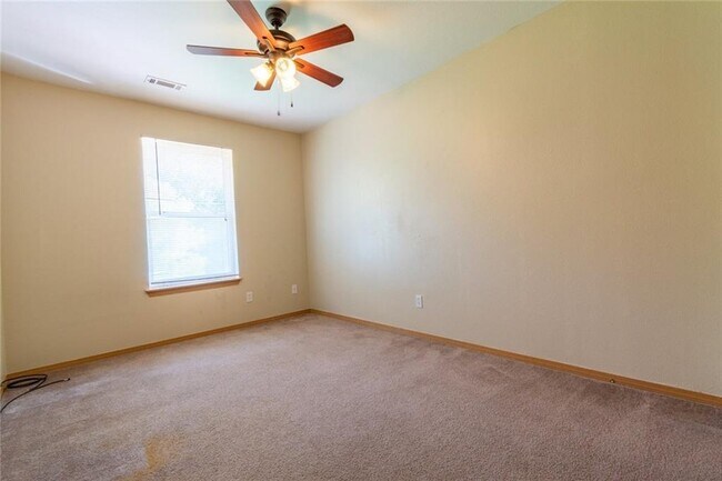 Building Photo - 230 Meadow Ct