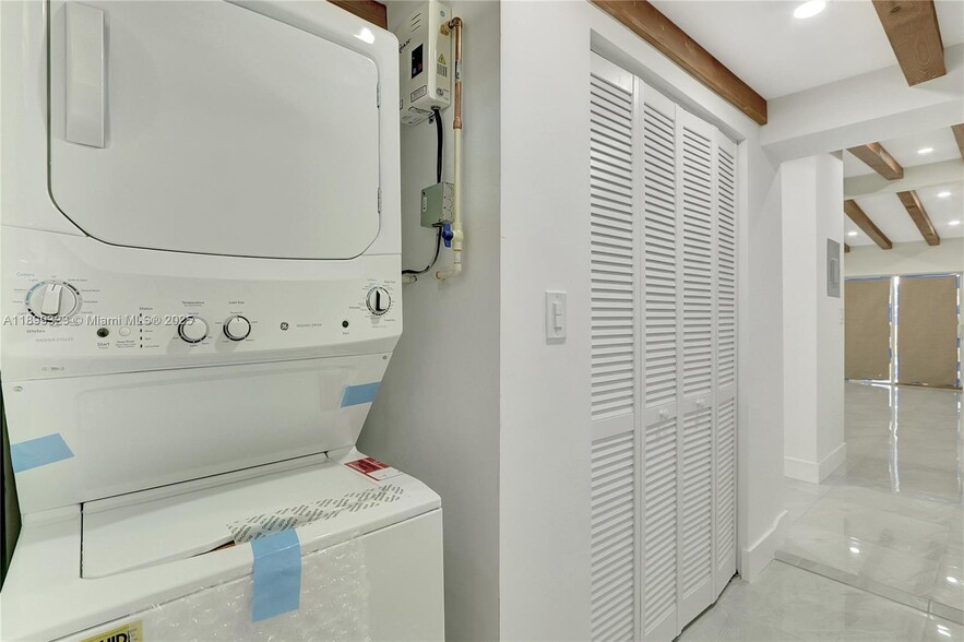 Building Photo - 2501 NW 21st St