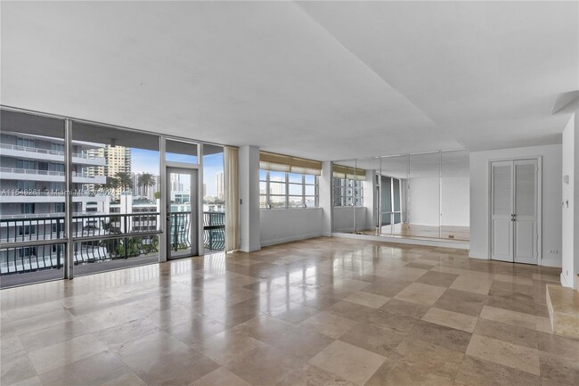 Building Photo - 1408 Brickell Bay Dr