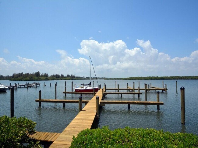 Building Photo - 5151 Jimmy Buffett Mem Hwy