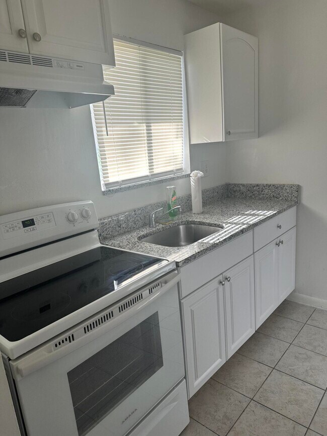 Building Photo - 6054 Forest Hill Blvd