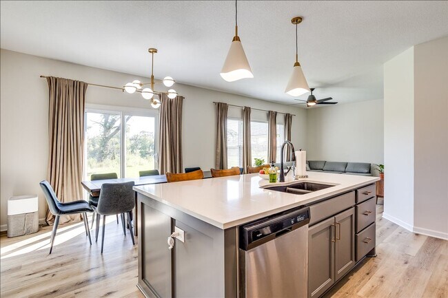 Building Photo - BEAUTIFUL 5 BEDROOM HOME  WITH LAKE VIEW A...