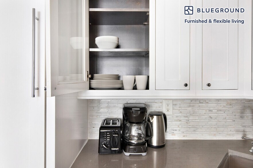 Building Photo - 50 W 97th St