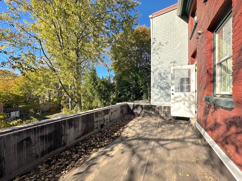 Building Photo - 71 Liberty St