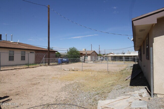 Building Photo - 9145 Begonia Pl