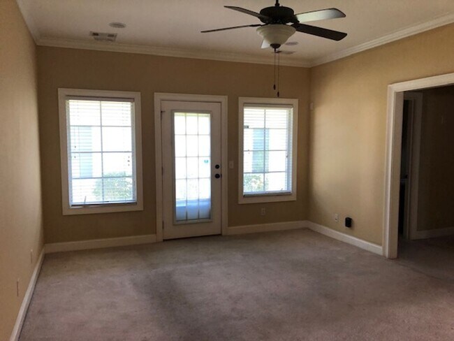 Building Photo - 237 Dogwood Cir