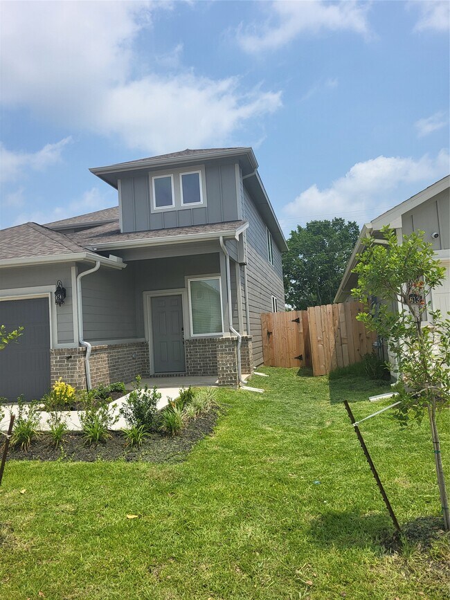 Building Photo - 5611 Madden Ln