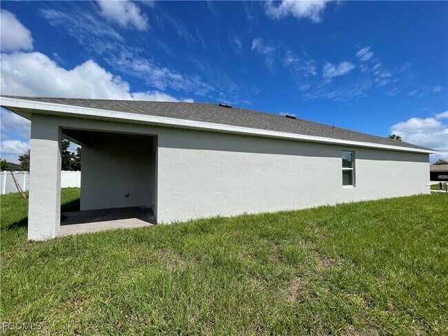 Building Photo - 3720 SW 12th Pl