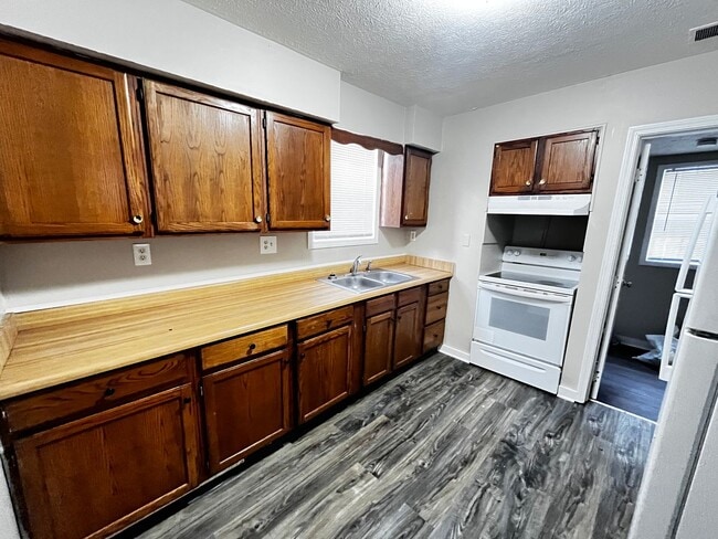 Building Photo - Charming 3 Bed and 1 Bath Home