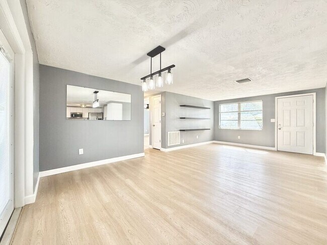 Building Photo - 3411 Cincinnati Dr