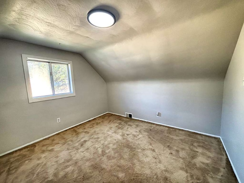 Building Photo - 741 Jefferson Rd