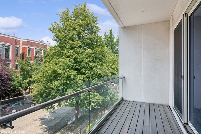 Building Photo - 1021 N Hermitage Ave