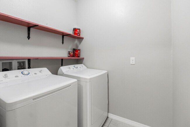 Building Photo - 2318 Sequoia Way